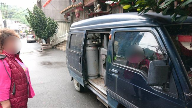 行動未爆彈？　載瓦斯鋼瓶四處趴趴造