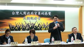 台灣民意基金會公布民調。（記者盧素梅攝）