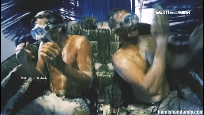 體驗「刷好刷滿」　他開敞篷進洗車機