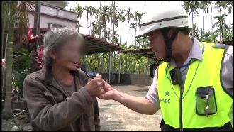 曾當過老闆　6旬翁落魄攔車乞討酒錢