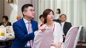 時代力量立委洪慈庸和台中市政府新聞局長卓冠廷結婚（圖／洪慈庸助理提供）