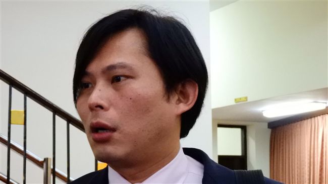 上周就知洪卓將結婚　黃國昌緊閉嘴巴