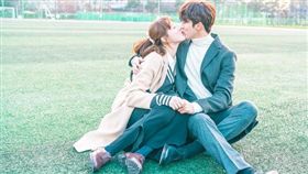 「舉重CP」南柱赫與李聖經（圖／翻攝自《舉重妖精金福珠》官網）