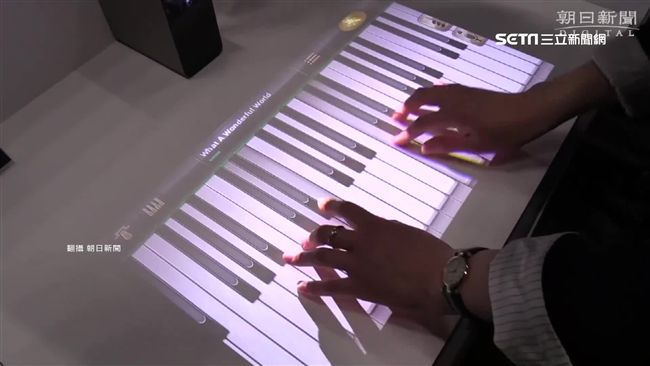 未來手機沒機身？牆壁「投影」成鍵盤