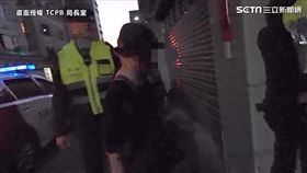 貼心暖警陪伴嬤如家人。