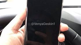 蘋果,iPhone 8,i8,(推特 https://twitter.com/VenyaGeskin1/status/856088562520948736?ref_src=twsrc%5Etfw&ref_url=http%3A%2F%2Fwww.cna.com.tw%2Fnews%2Fait%2F201704250096-1.aspx)