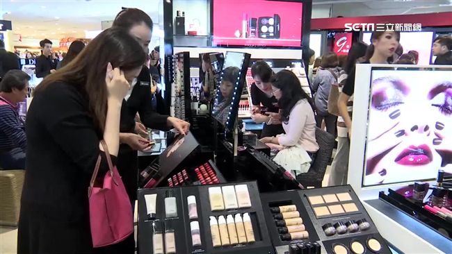 陸客狂掃爆缺貨　日化妝品祭限購政策