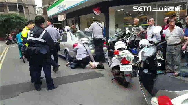 安非他命藏衛生棉　毒鴛鴦違停遭活逮