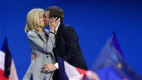 馬克宏（Emmanuel Macron）、布莉姬（Brigitte Trogneux）、法國總統候選人／圖／美聯社／達志影像