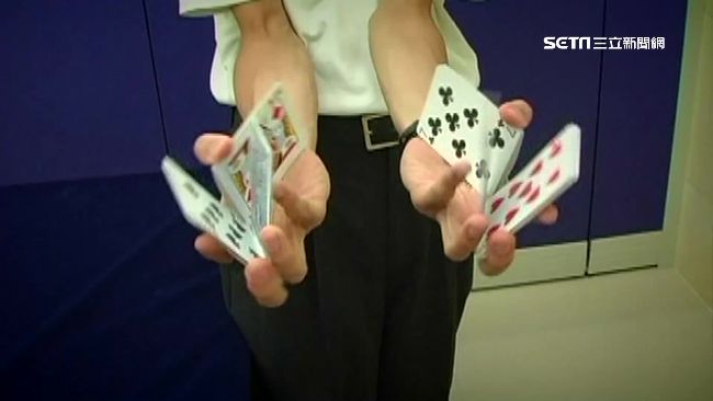 錄影鏡頭藏袖口　賭客出老千贏遍莊家