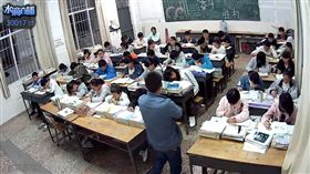 監視,監看,直升機父母,攝影,直播,紀錄,記錄,觀看,水滴直播,實時,公開,隱私,學校,教室,孩童,學生,中國,大陸,安全-翻攝自水滴直播