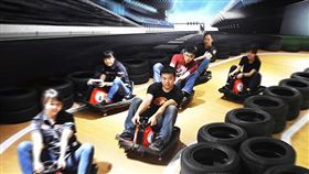 新時代購物中心近日推出甩尾卡丁車。（圖／大魯閣提供）