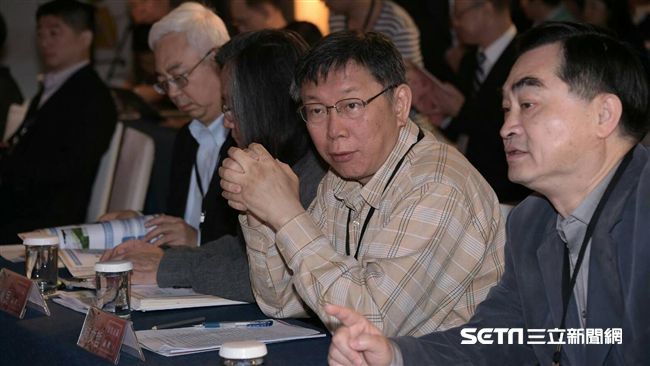 柯主持居住正義論壇　剛致詞完就被嗆