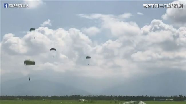 天降神兵　陸軍航特操演超震撼