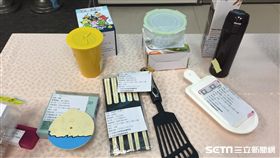 食品容器具標示新制7/1起實施，玻璃保鮮盒、不鏽鋼保溫杯上蓋、鹽酥雞紙袋等皆納入管制。（圖／記者楊晴雯攝）