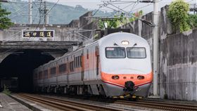 台鐵,自強號。（圖／攝影者billy1125, Flickr CC License）

https://www.flickr.com/photos/billy1125/32727267582/in/photolist-RRZNsb-9dQtV3-RZWrbf-9dMAoH-RMX4nf-7adKed-einDnf-Sgdvex-2Fqnwv-dwVxz-RvRsY5-REEeSz-y7cV3-Rg