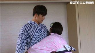 蔡黃汝幫楊一展綁腰帶　身體卻貼近那