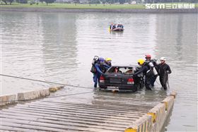 酷夏強化戲水安全，北市警消救溺演練。（圖／台北市消防局提供）