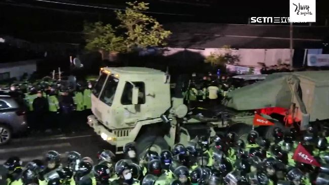 美軍摸黑部署薩德　南韓民眾肉身抵擋