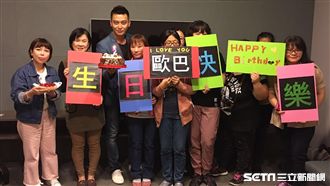 粉絲獻生日驚喜　陳冠霖憶亡父哽咽