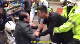 公安,值勤,執法,辱罵,中國,大陸,廣元,警察,警員,調查,媽媽,盛克林,三輪車,司機,拐杖-翻攝自秒拍