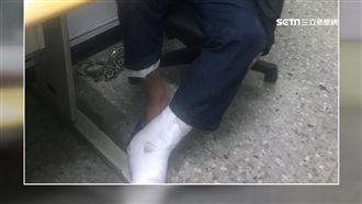 闖廟偷花瓶遭逮　笨賊急跳2樓摔斷腿