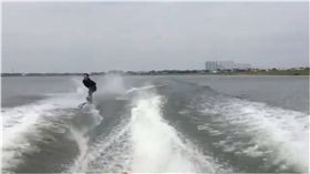 滑水,下體,大學生,魚,衝浪　圖／翻攝自推特