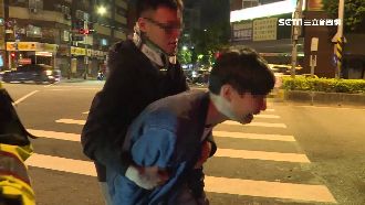 「小老婆」突自焚燒毀　騎士蹲地大哭