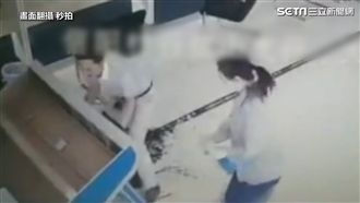 趁父不注意　三歲童爬銀行櫃台遭壓斃