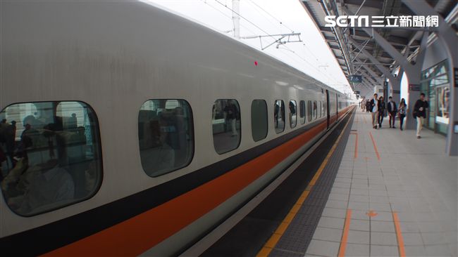 在高鐵上餵母奶　竟遭車服員敲門催促