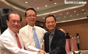 高鐵董事長江耀宗（中）。（圖／記者馮珮汶攝）