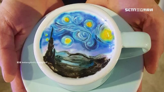 帥歐巴巧手拉花　梵谷名畫躍上咖啡杯