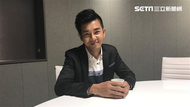 謝承均沒洗澡　趙駿亞揪「男男浴」