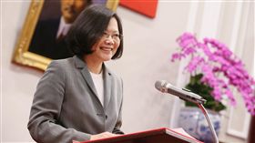 蔡英文接見106年度全國模範勞工及眷屬。（圖／總統府提供）