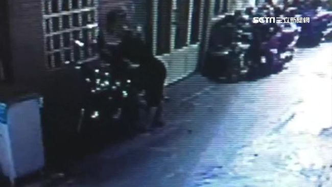 不滿小叔欠錢　大嫂南下倒汽油燒屋