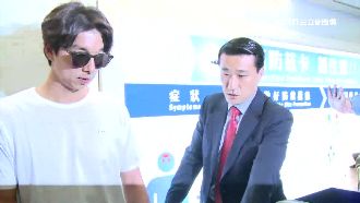 孔劉首訪寶島　粉絲瘋狂保鑣急護駕