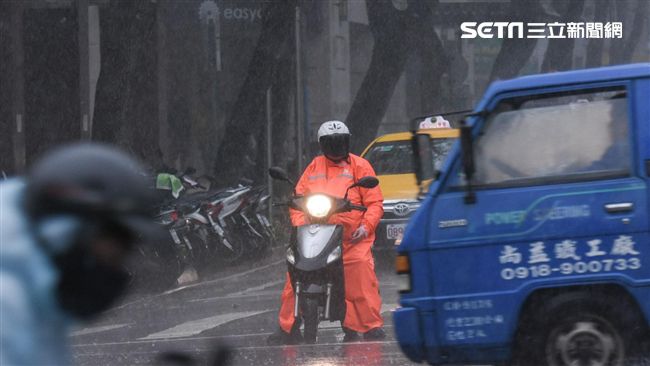 雨天騎車超怕打滑犁田　騎士該這樣做