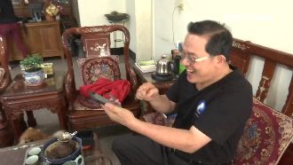 收到i7爽得嫑嫑　爸爸現身還原笑聲