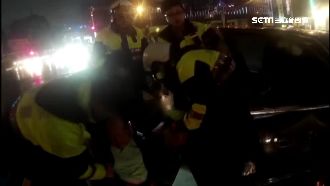 駕駛血糖低昏迷撞車　警緊急破窗搶救