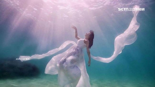 「海底婚紗」超夯　腳綁鉛塊潛藏危機