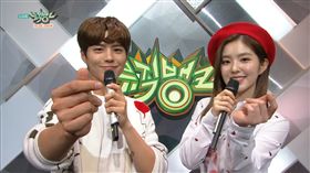 朴寶劍,Irene,Music Bank,音樂銀行,主持人
圖／翻攝自YouTube