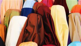 伊斯蘭 burqa 面紗
https://www.flickr.com/photos/nicolasdumond79/15198237511/in/photolist-pa1WvM-47A1T-47AdZ-47zVL-5uY61G-47A8J-47Abo-47A5p-47zQC-bvwLFr-buLTwA-qM9kR6-d5ionS-81dfhs-d5ipPj-quT3xF-9kRuRR-6dvA