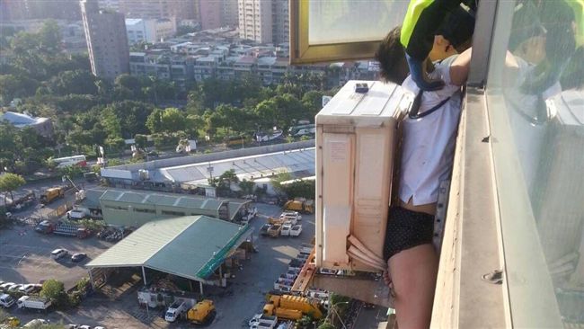 命大！醉女企圖跳樓卡外牆等救援