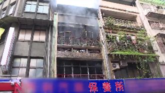 縱火燒屋害死嬤！惡毒孫躲網咖被逮