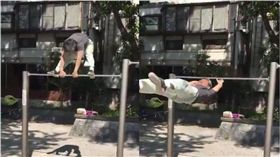 東京,日本,上野公園,阿伯,單槓,體操選手　圖／翻攝自推特