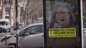 闖紅燈,行人,路人,交通規則,懲罰,嚇人,煞車聲,拍照,驚恐表情　圖／翻攝自Serviceplan YouTube影片https://goo.gl/aeUQC2