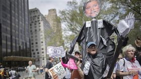 美國數千人在川普上任一百天，抗議他的環保政策失敗　圖／美聯社／達志影像