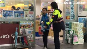新北市推「幸福保衛站」政策，警方請超商提供便當，讓家境不好的女學生果腹。翻攝照片