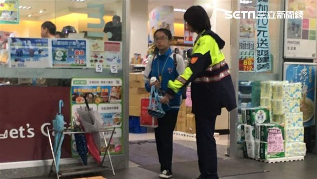沒錢買晚餐　女學生無助徘徊警局前