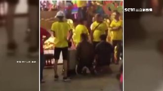 3男廟會爆衝突　神壇下跪向神明道歉